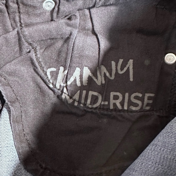 Nancy Rose Mia Ankle Fray Skinny Jeans [303] - Picture 9 of 10